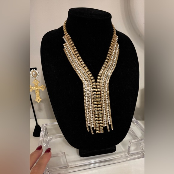 Showstopper NWT Elegant Gold plated Crystal and Gold Necklace SHIPS FREE - Picture 3 of 4